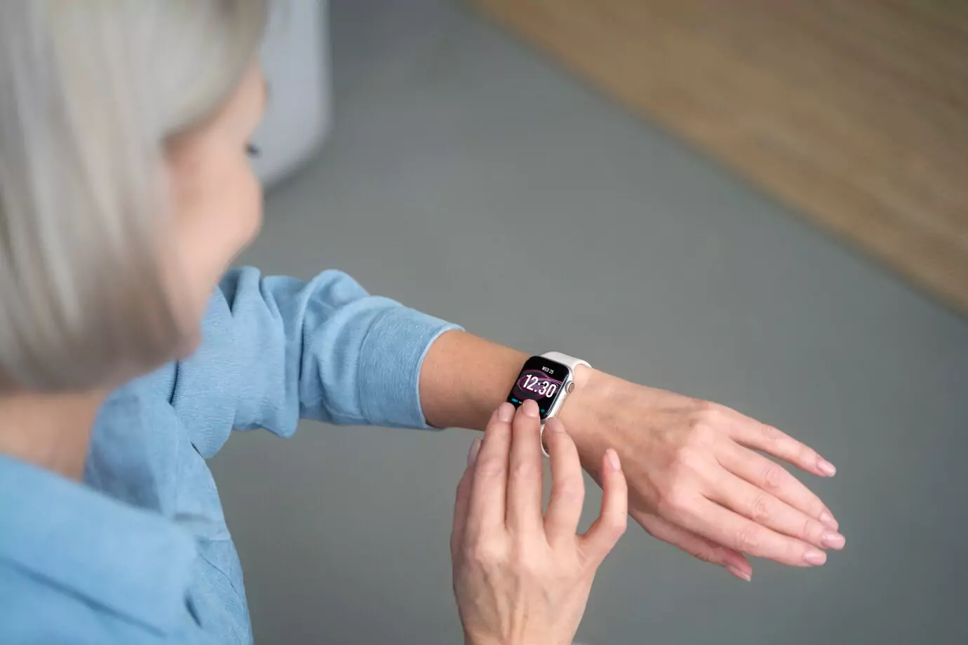 smart bracelet service